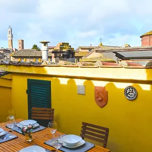 Apartment Un Terrazzo Sulla Magia Siena