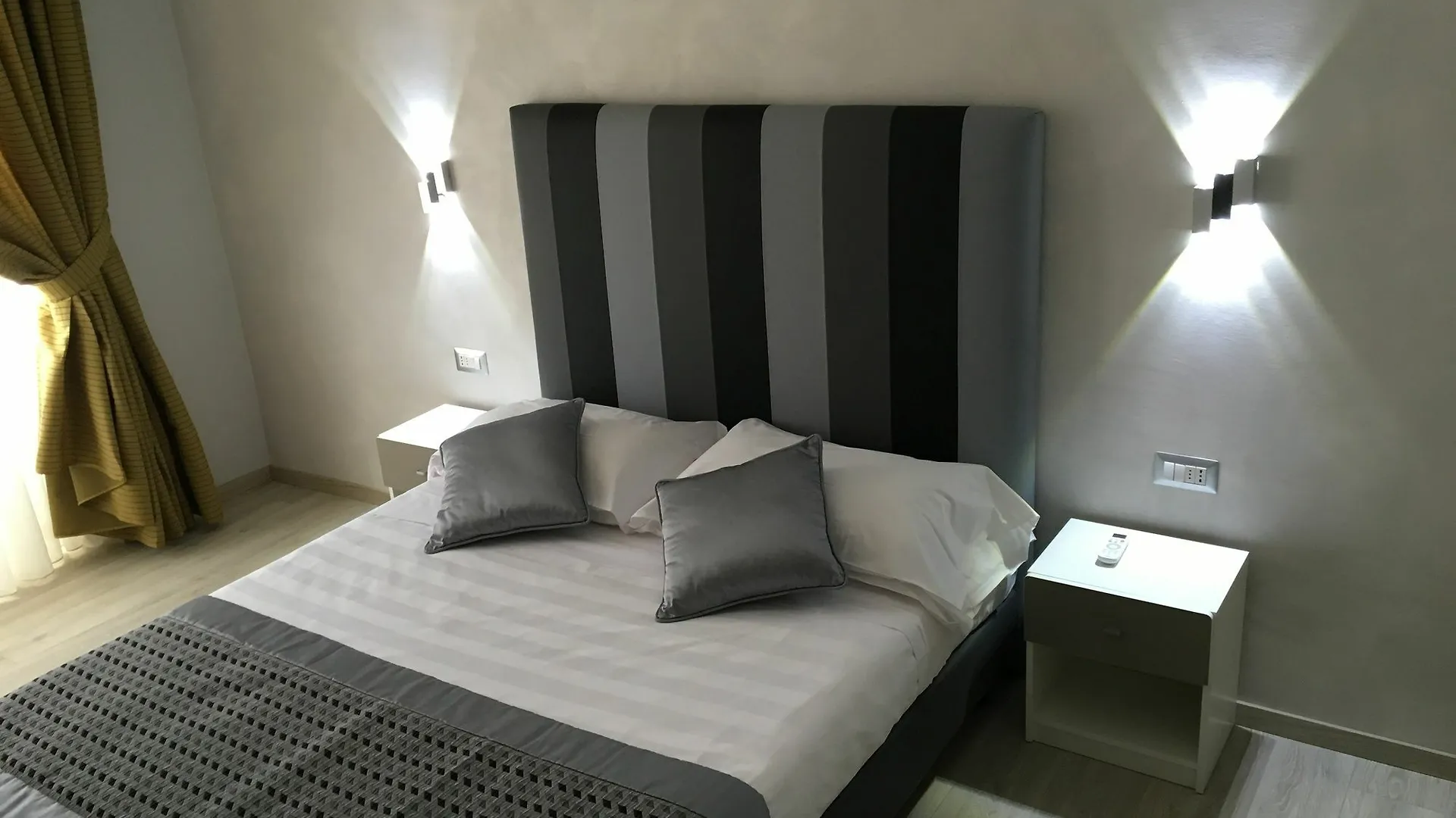 Roma Veneto Relais Guest House  Rome