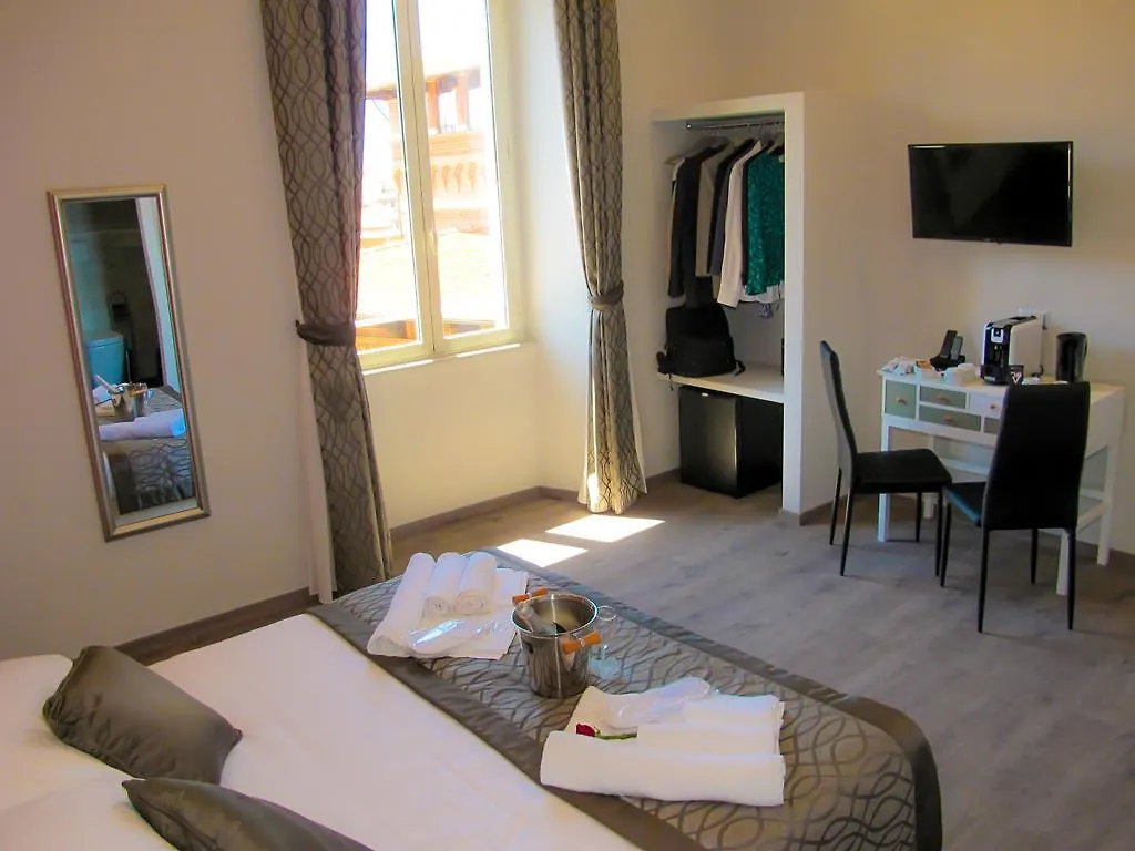 Roma Veneto Relais Guest House  Rome